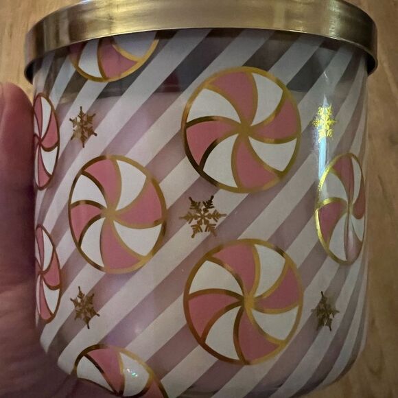 Goose Creek 3 Wick Candle Peppermint Candy Cookie - Picture 2 of 6